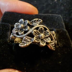 Paparazzi Silver Floral Ring